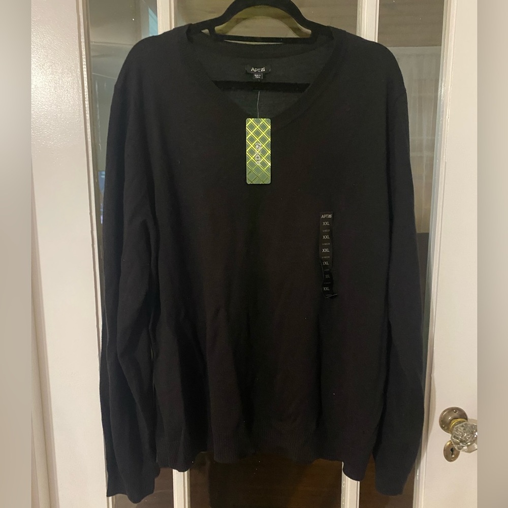 BRAND NEW ‼️ Men’s big & tall black v-neck sweater